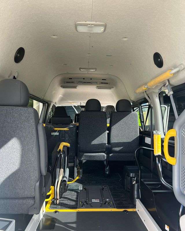 リアスピーカー取付